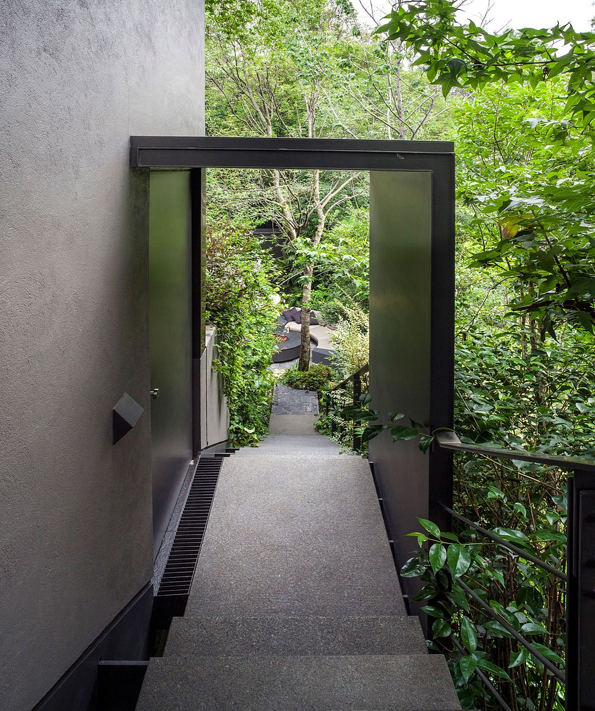 1489544697245627.jpg Staircase-leading-the-house-surrounded-by-greenery.jpg