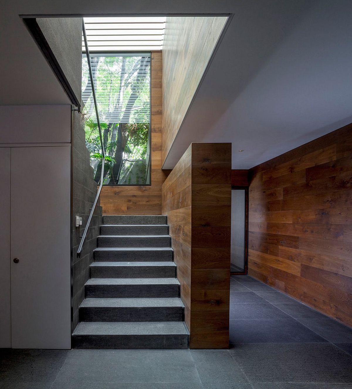 1489544960625730.jpg Stairwell-of-the-home-also-ushers-in-natural-light.jpg
