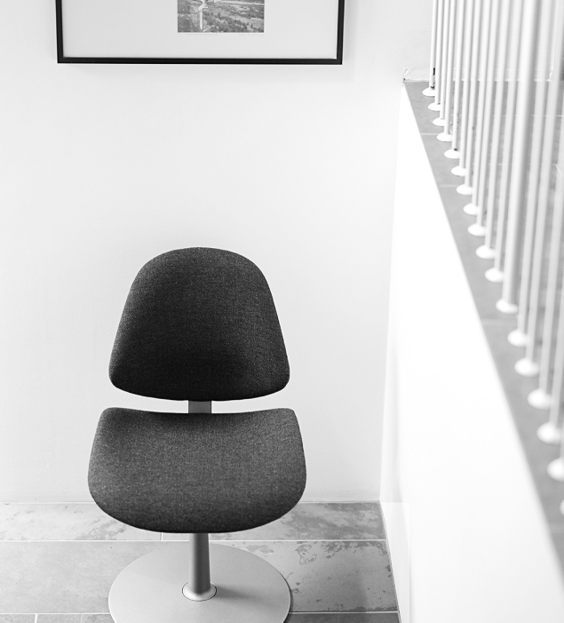 ONECOLLECTIONCouncil Family Salon Chair w休闲椅